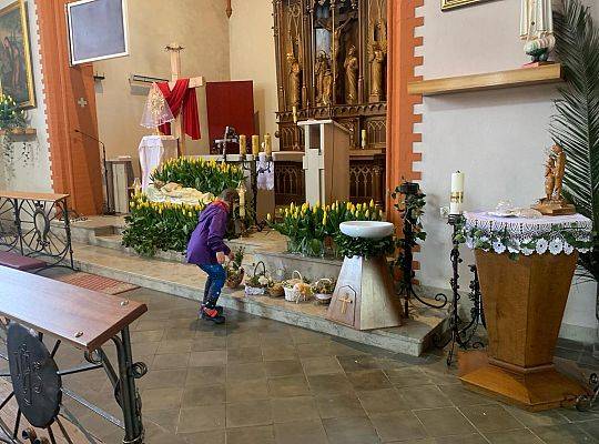 Wielka Sobota, 30 marca 2024 r., Garczegorze. Poświęcenie pokarmów na stół wielkanocny