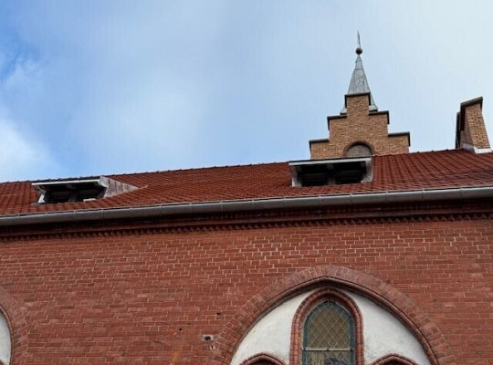 Koniec pierwszej części remontu dachu Kościoła w Garczegorzu