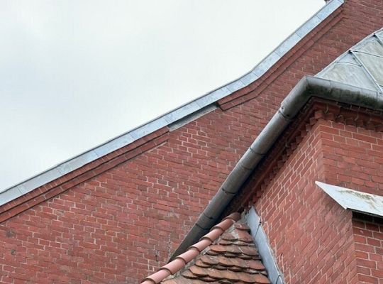 Koniec pierwszej części remontu dachu Kościoła w Garczegorzu