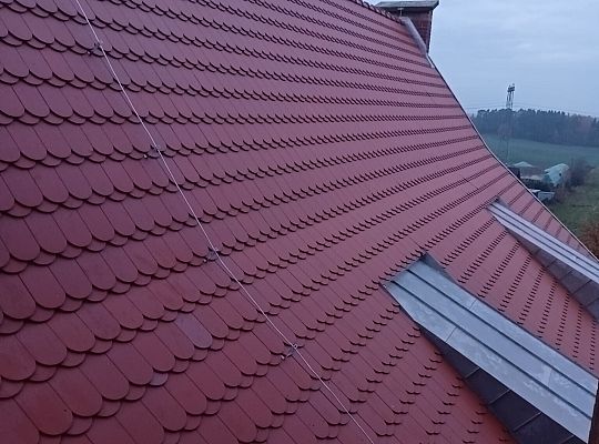 Koniec pierwszej części remontu dachu Kościoła w Garczegorzu