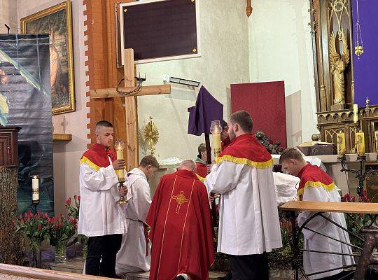 Wielki Piątek - Liturgia na cześć Męki Pańskiej