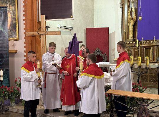 Wielki Piątek - Liturgia na cześć Męki Pańskiej