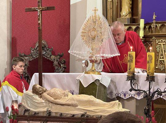 Wielki Piątek - Liturgia na cześć Męki Pańskiej