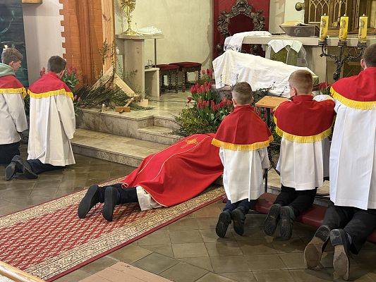 Wielki Piątek - Liturgia na cześć Męki Pańskiej