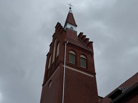 Odnowiona wieża Kościoła w Garczegorzu
